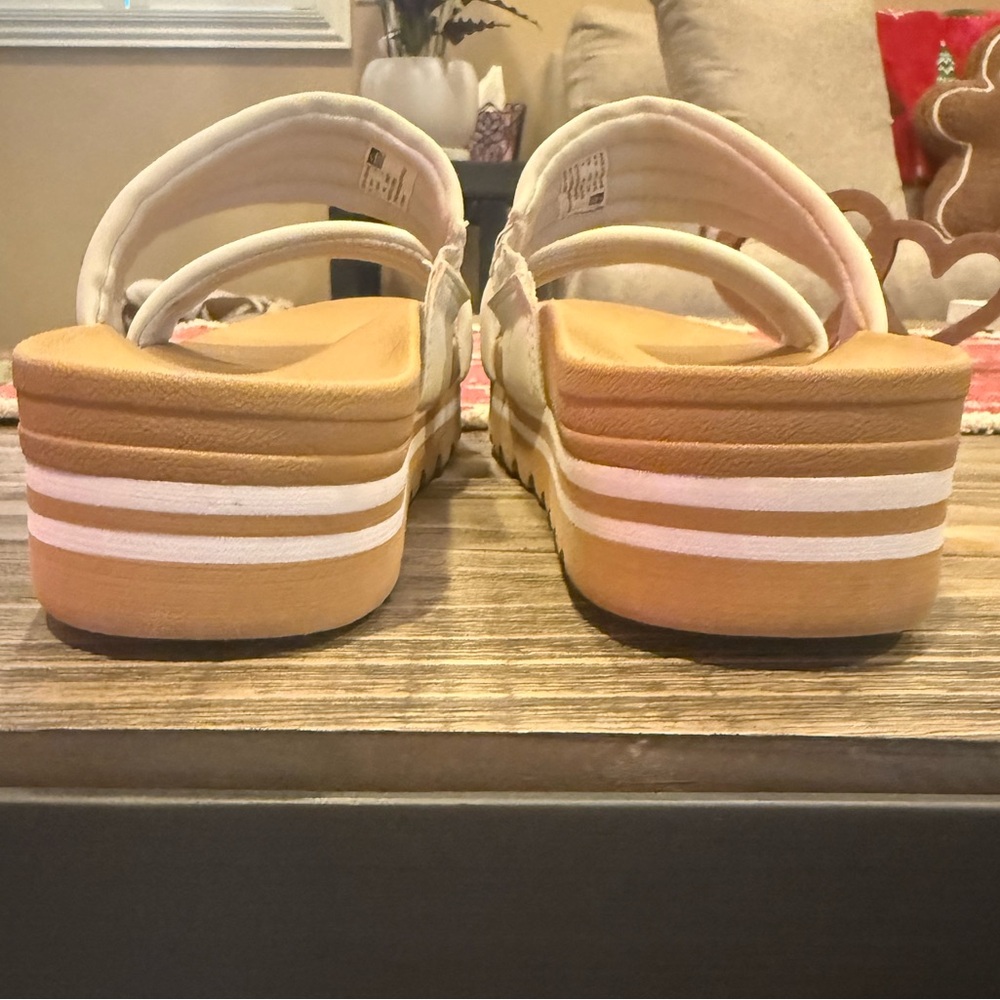 Reef KAIA Women's White and Brown Slide Sandals. Size 9. - Picture 6 of 7